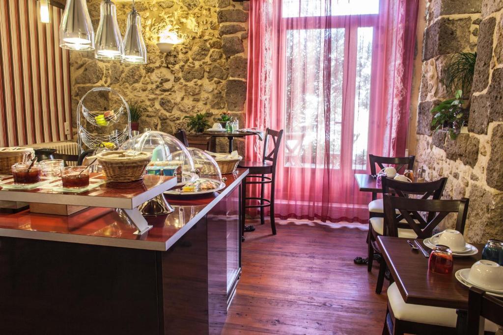 Hotel Henri IV Nérac Екстериор снимка