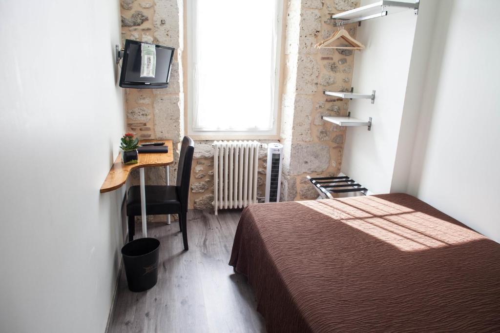 Hotel Henri IV Nérac Стая снимка